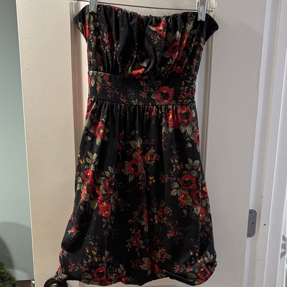 American Rag Strapless Bubble hem Dress in Black and Red Floral
